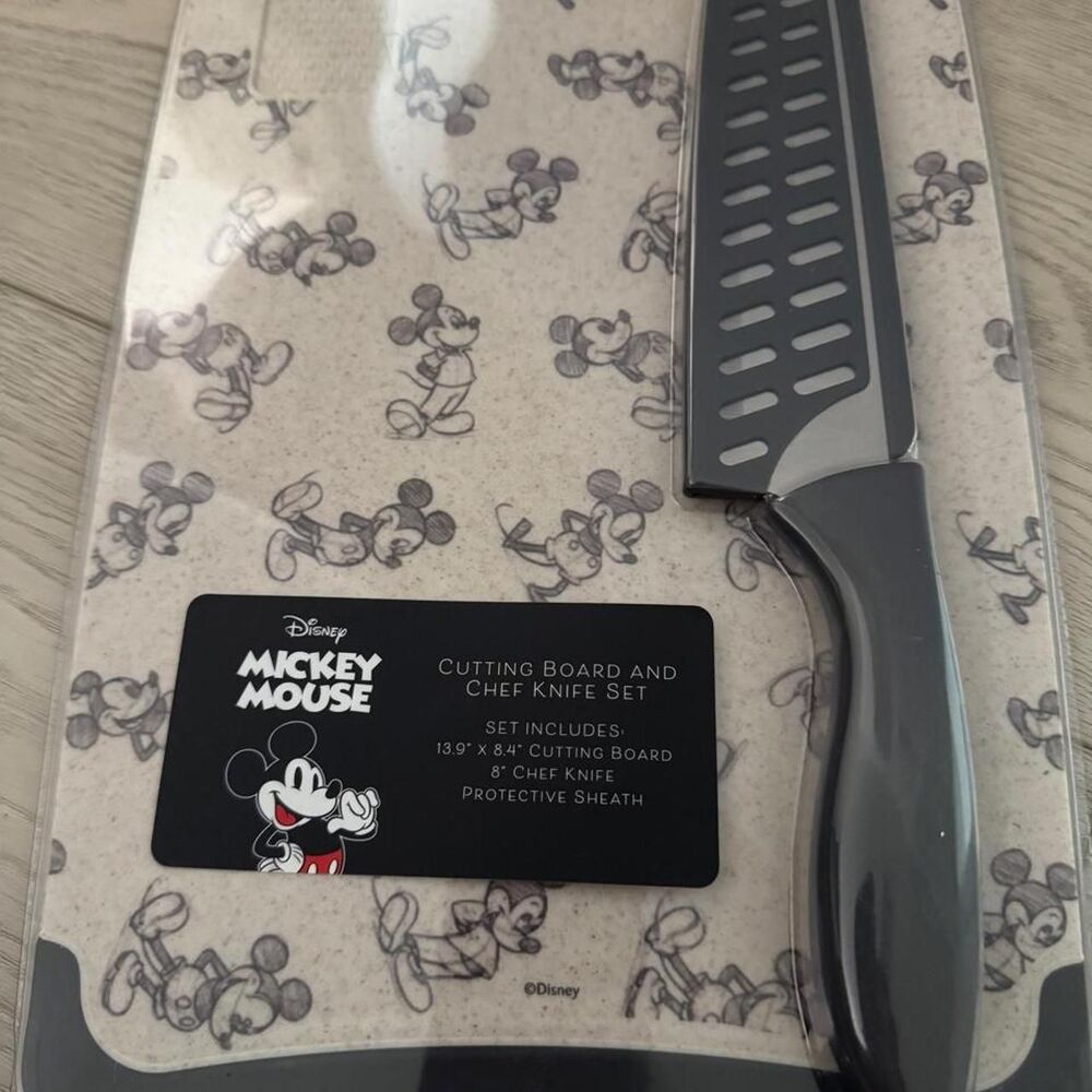 Disney Cutting Board + Knife Set